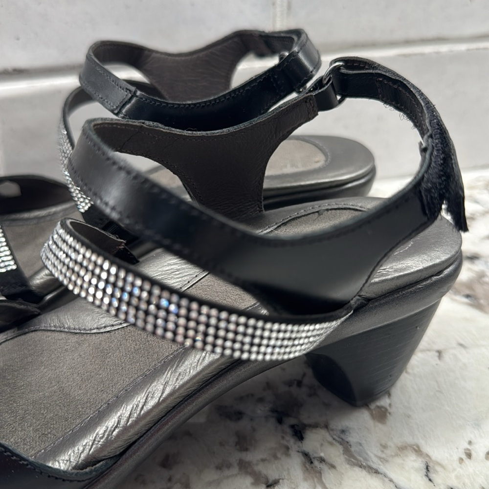 Naot Black Women's Strappy Rhinestone Sandals a Size 7 - Picture 4 of 9